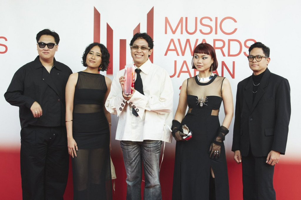 Hindia Raih Special Award di Music Awards Japan 2026: “Bangga Lewati Hari Ini Bersamamu, Tinju Ke Atas!”