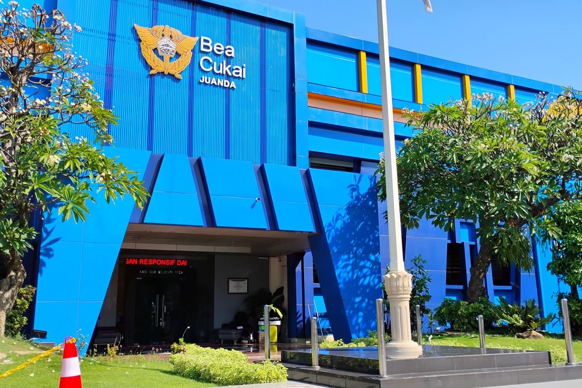 Kortastipidkor Bareskrim Polri Geledah Kantor Bea Cukai Juanda Sidoarjo