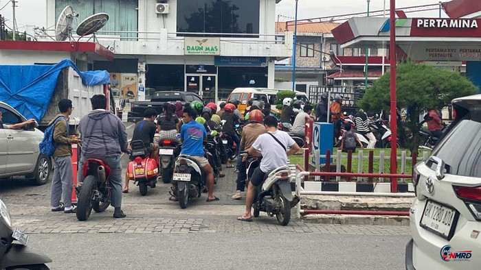Kelangkaan Solar dan Pertalite Picu Antrean Panjang, Korban Jiwa hingga Dugaan Mafia BBM