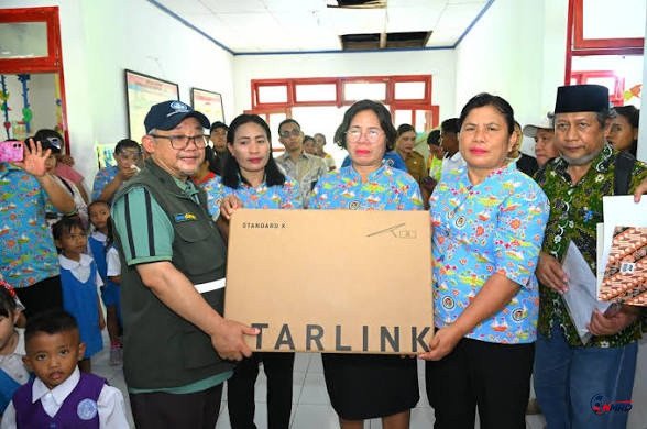Pendidikan Berkualitas Tak Kenal Jarak: Laptop dan Starlink Tiba di Miangas