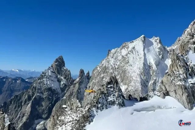 Ngeri! Pendaki Terjebak di Celah Mont Blanc Saat Berton-ton Batu Menghujani Lereng