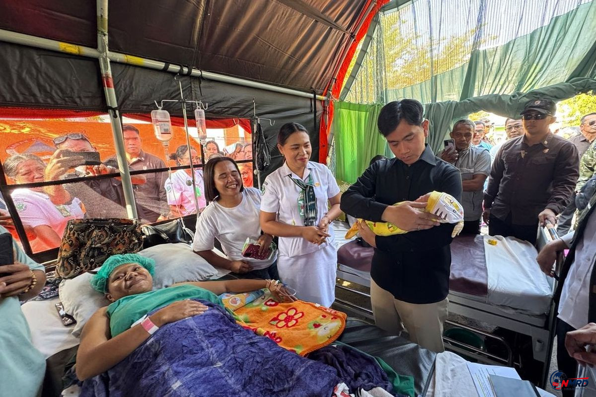 Gibran Gendong Bayi Baru Lahir di RSUD Maumere, Orangtua Beri Nama Maria Gibrania Melisedo