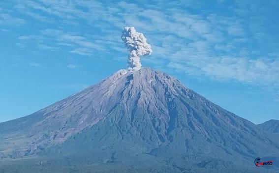 Gunung Semeru Erupsi Empat Kali, Letusan Pagi Ini Capai 1,3 Kilometer