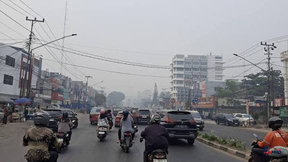 Karhutla Banyuasin Kembali Meluas, Asap Selimuti Palembang dan 17.434 Kasus ISPA Tercatat