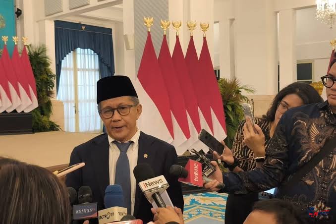 Rocky Gerung Buka Suara soal Isu Gaji Wantimpres Rp76,5 Juta: “Itu Uang Receh, Ambil Aja!”