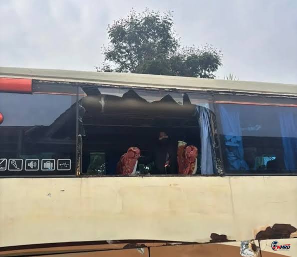 Bus The Jakmania Cikampek Dilempari Batu di Tol Palikanci, Perempuan dan Balita Alami Trauma
