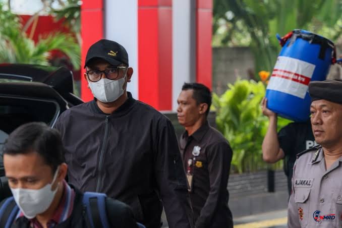 KPK Sita Tong Biru Berisi Uang dalam OTT Bupati Klaten, Total Barang Bukti Capai Rp1,9 Miliar