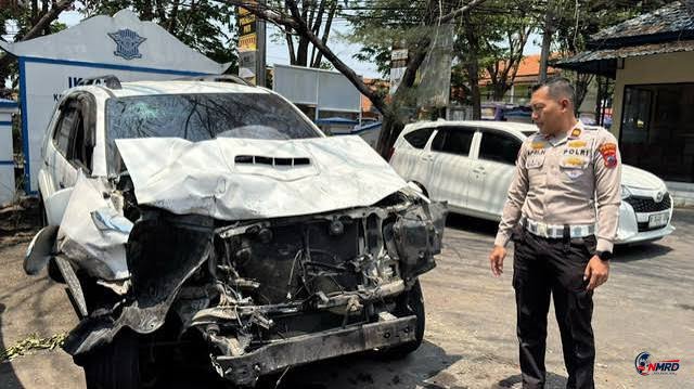 Fortuner Tabrak Tiga Kendaraan di Pati, Sopir Pikap Tewas Terjepit Kabin