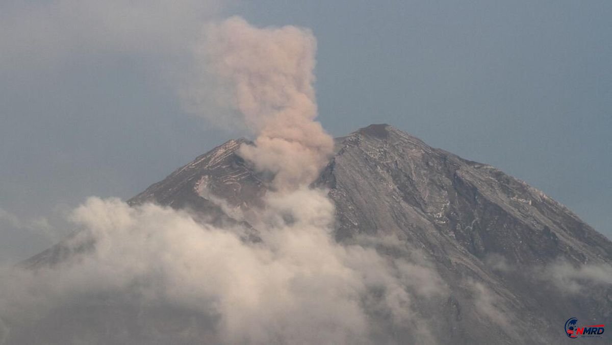 Gunung Anak Krakatau Erupsi Tiga Kali, Status Tetap Siaga Level III
